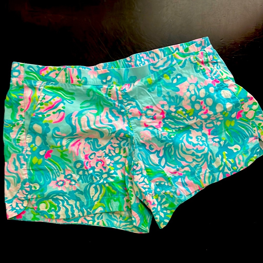 Lilly Pulitzer size medium excellent condition pull on shorts